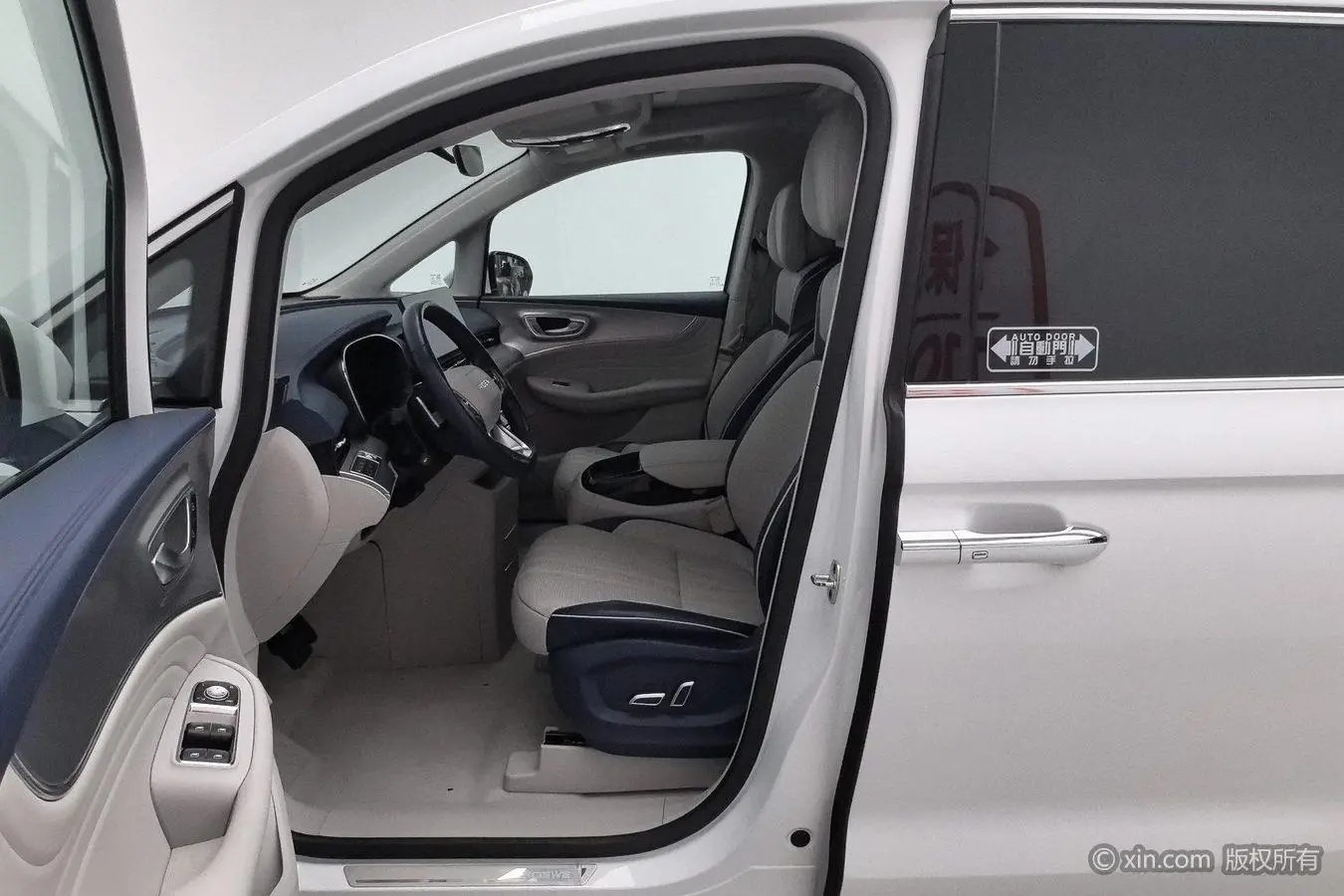 Roewe Roewe iMAX8 400TGI Reunion Edition
