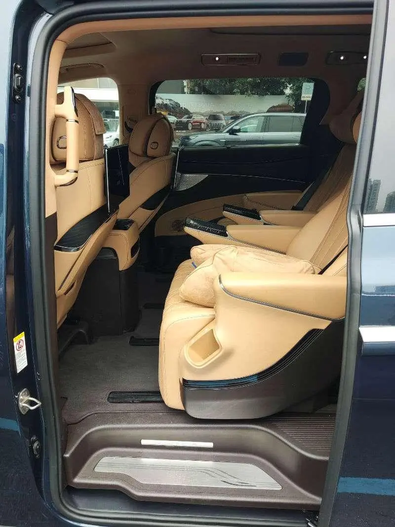 Denza Denza D9 DM Smart driving version 1020 four-wheel drive flagship model