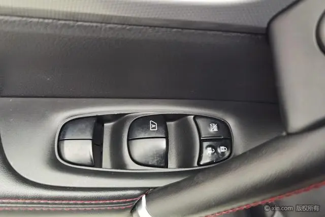 Nissan Qashqai 2.0L CVT Deluxe Edition