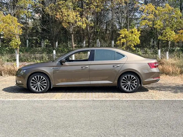 Skoda Speed pie ZI330 DSG Comfort Edition Country V