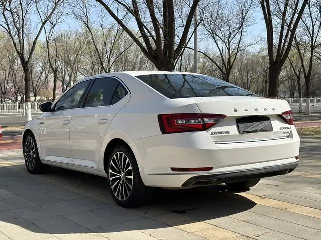 Skoda Speed pie ZI330 DSG Deluxe Edition Country VI