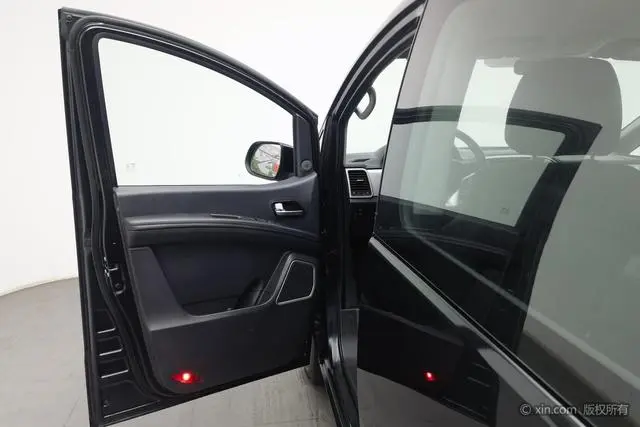 Refine Motors Ruifeng M4 Business Travel Series 2.0L Manual Express Version Country VI