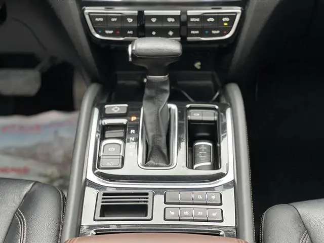 GAC Trumpchi GS8 320T two-wheel drive premium edition 7 seats
