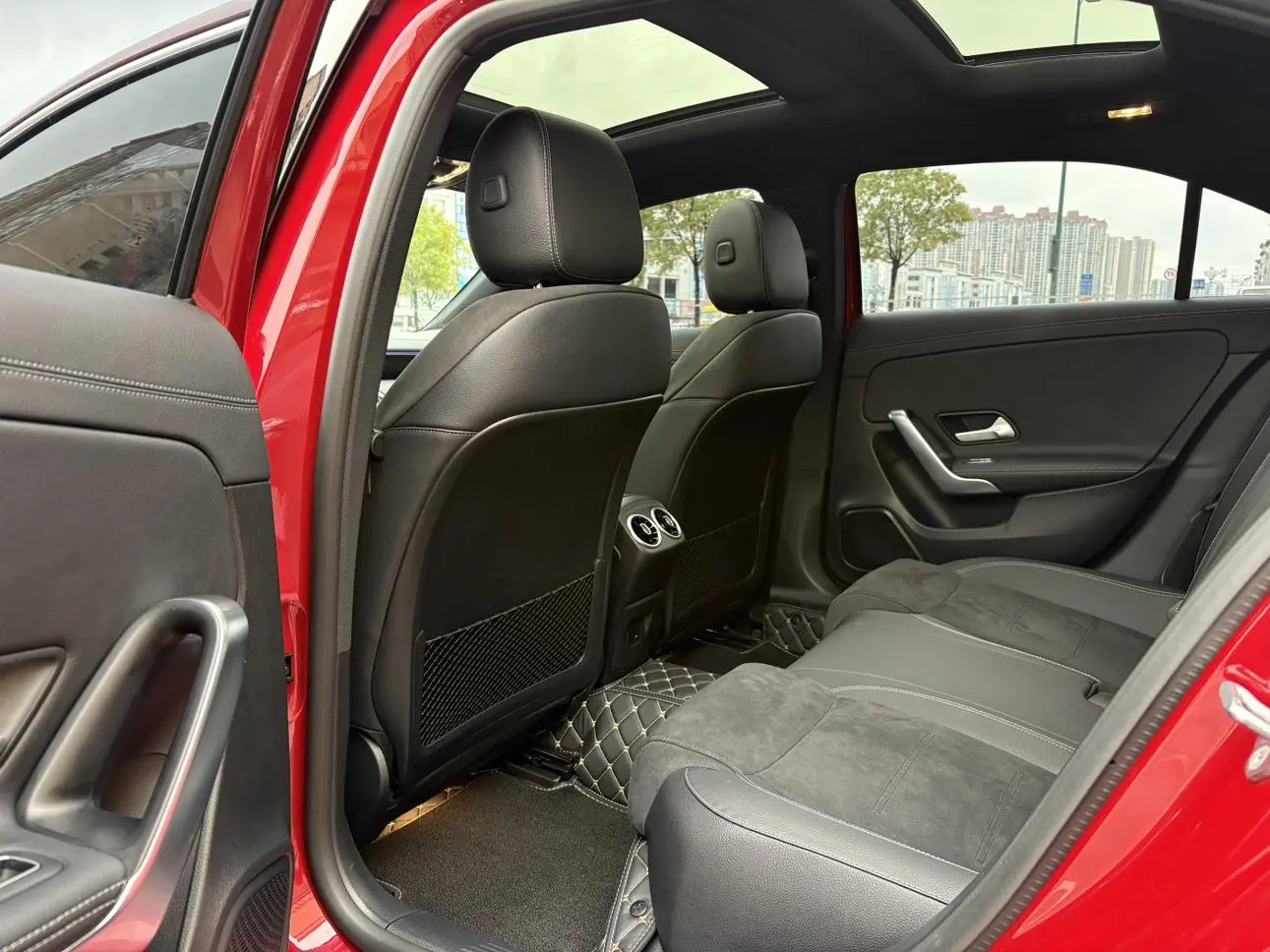 Mercedes-Benz Mercedes-Benz A-class A 200 L sports sedan fashion Version