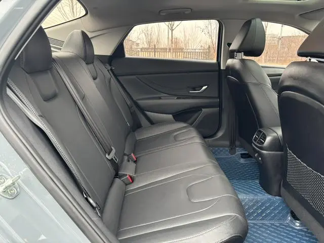 Hyundai Elantra 1.5L CVT LUX Premium Edition