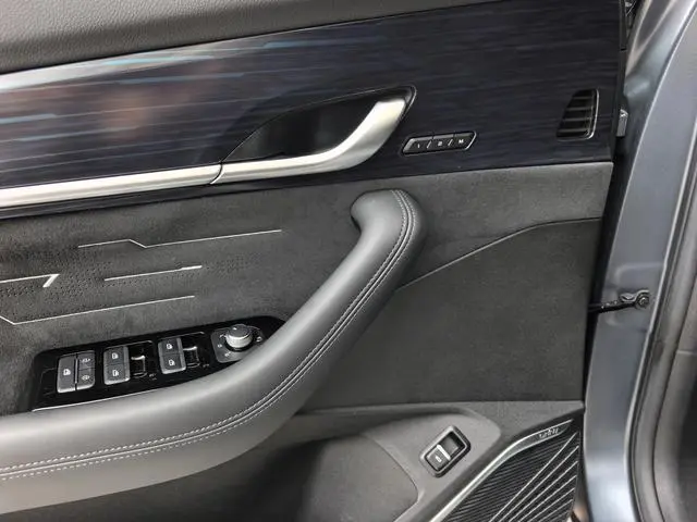 Geely Xingyue L 2.0TD high-power automatic two-wheel drive Skyrim version