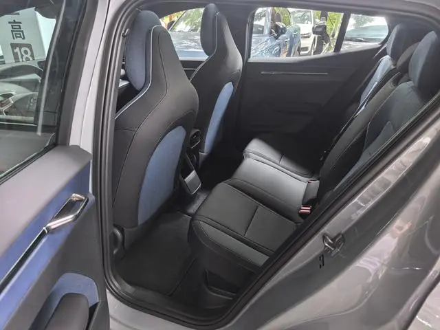Volvo Volvo EX30 Rear drive long battery life version Plus