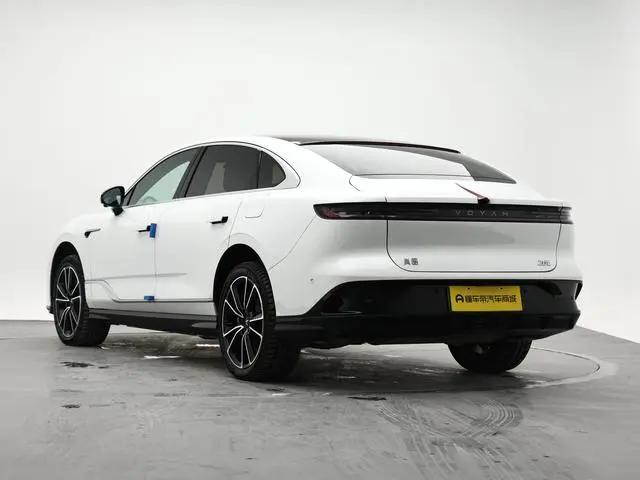 VOYAH Lantu chasing light PHEV Ultra-long battery life, four-wheel drive ultimate edition