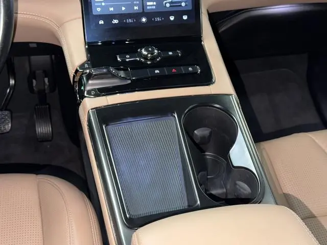 NIO NIO ES8 415KM base version six seats