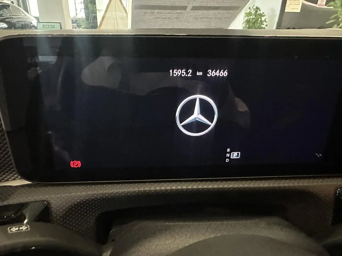 Mercedes-Benz Mercedes-Benz A-class Facelift A 180 L sports sedan