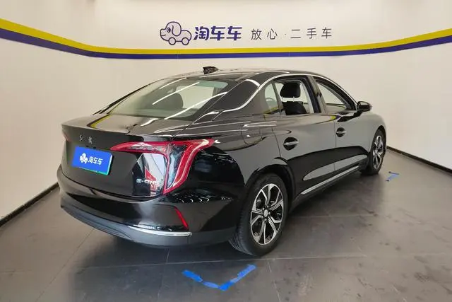 Hongqi Hongqi E-QM5 Basic Travel Version
