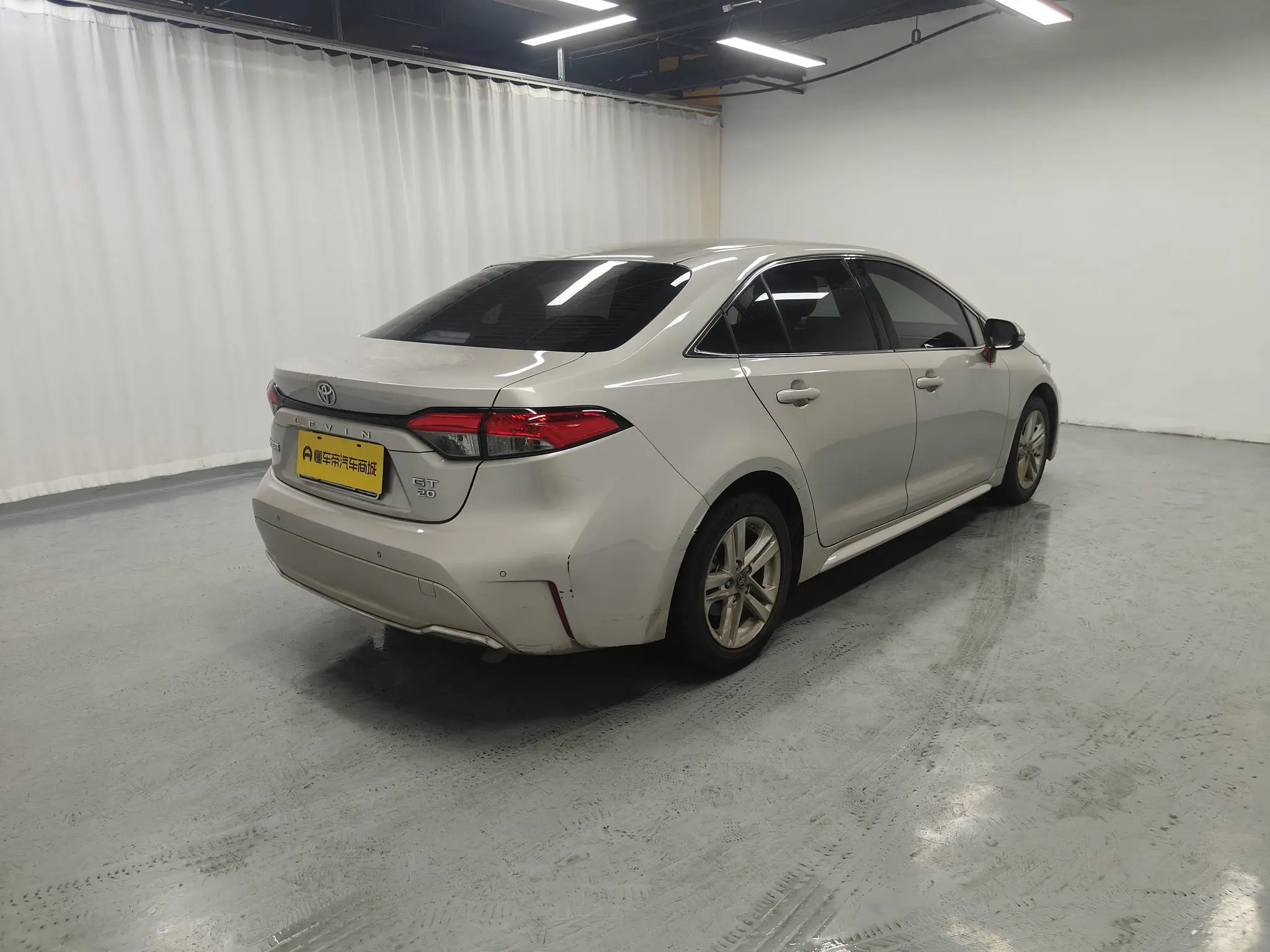 TOYOTA Ling Shang 2.0L Leading version