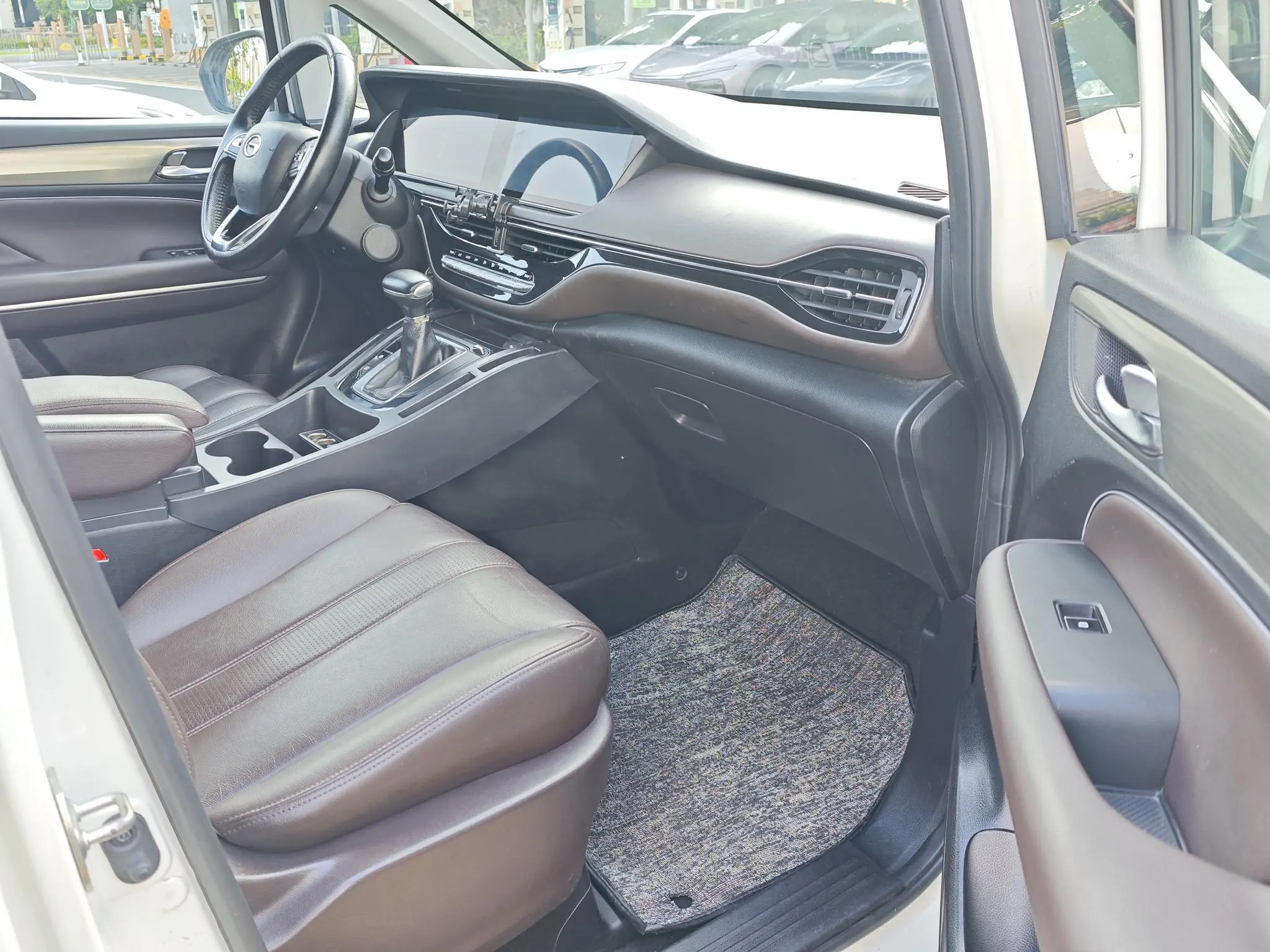 GAC Trumpchi M6 270T automatic Premium Edition 7-seater Country V