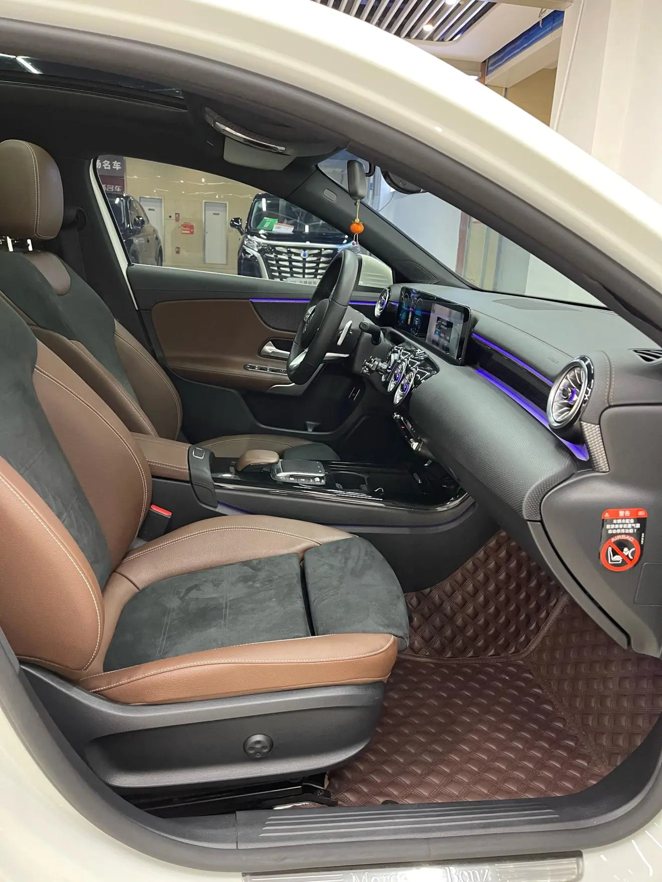 Mercedes-Benz Mercedes-Benz A-class A 200 L sports sedan fashion Version