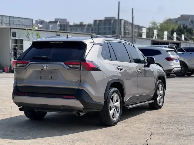 TOYOTA RAV4 Rongfang 2.0L CVT two-wheel drive fashion version