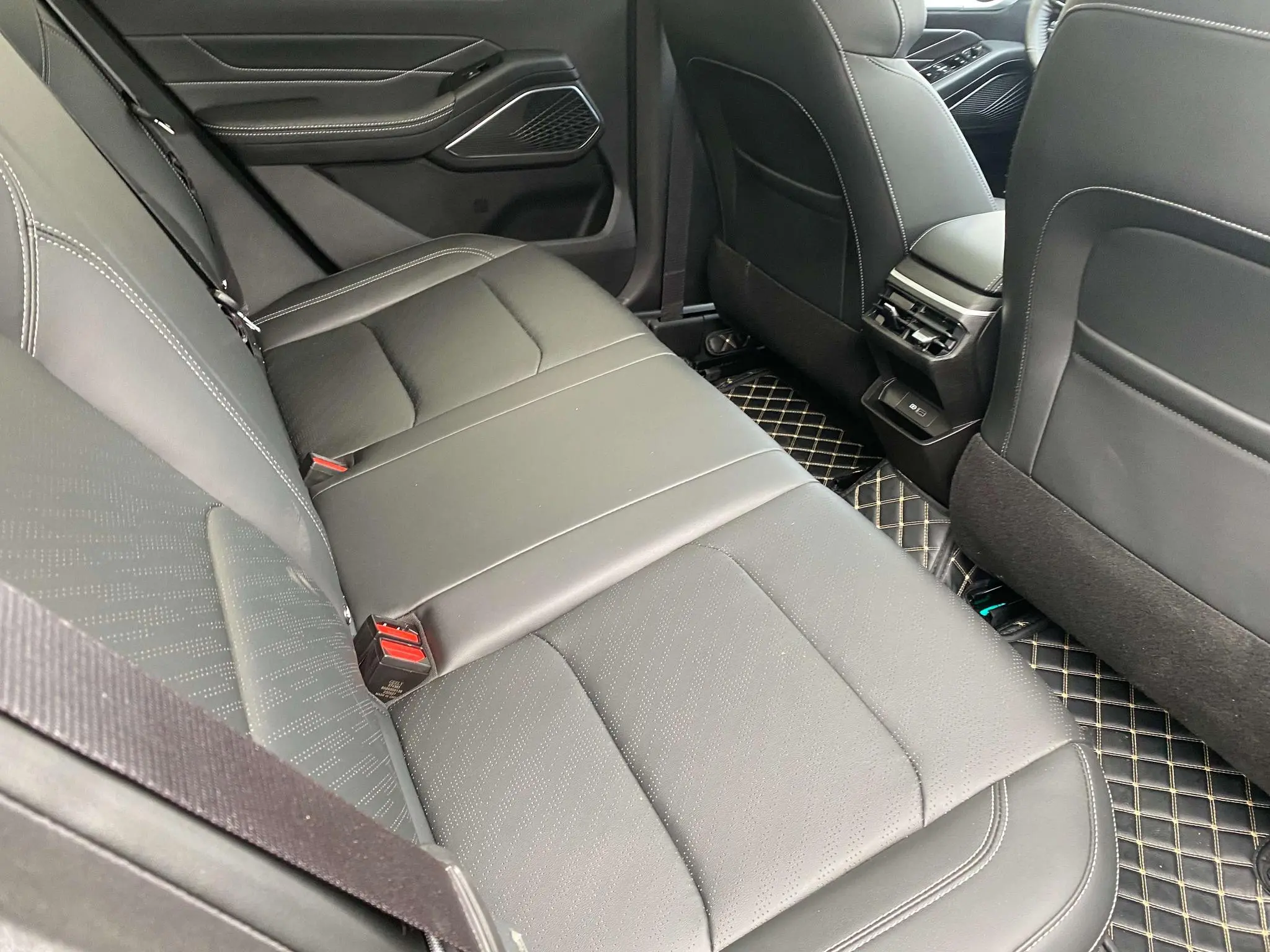 Geely Emgrand 4th generation Champion Edition 1.5L CVT Luxury