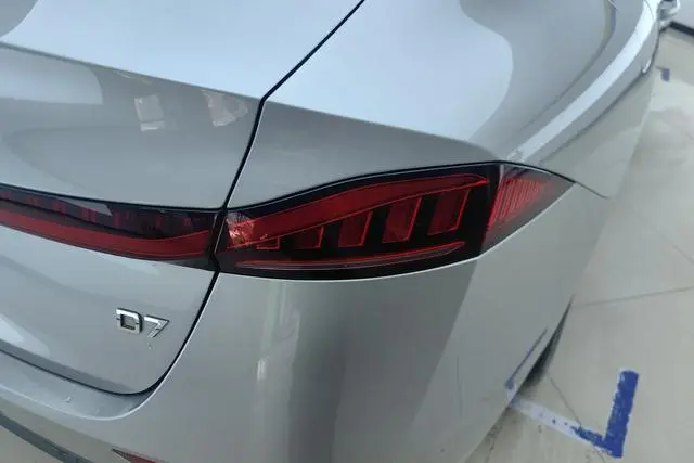 Roewe Roewe D7 DMH 125 Ultimate Edition