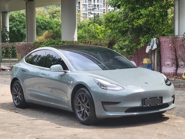 Tesla Model 3 Upgraded version of standard battery life rear drive