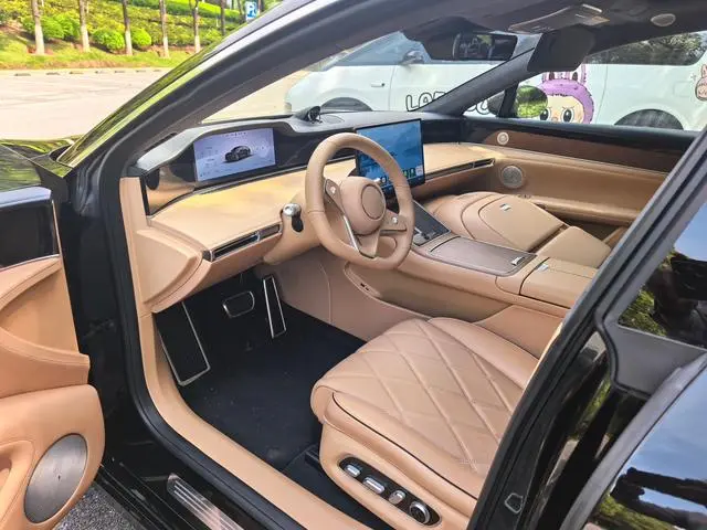 Stelato Enjoy the world S9 Extended range rear drive Ultra