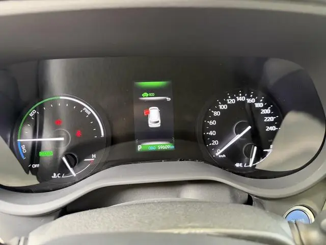 TOYOTA Saina 2.5L Hybrid Deluxe Edition