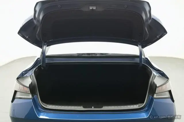 Hyundai Elantra 1.5L CVT LUX Premium Edition