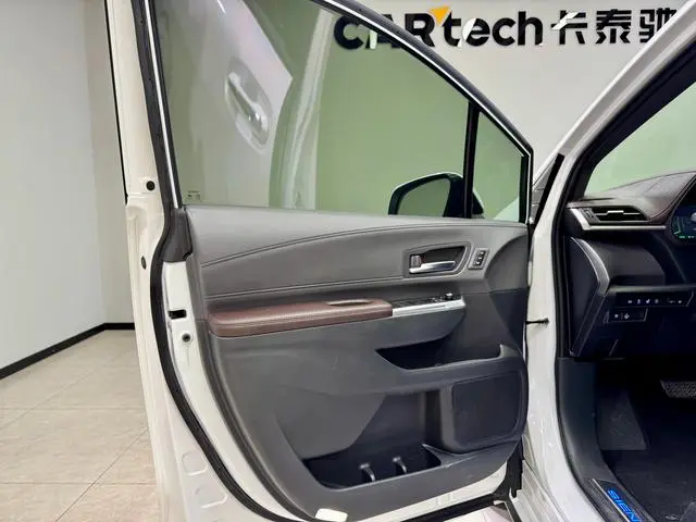 TOYOTA Saina Dual engine 2.5L platinum version