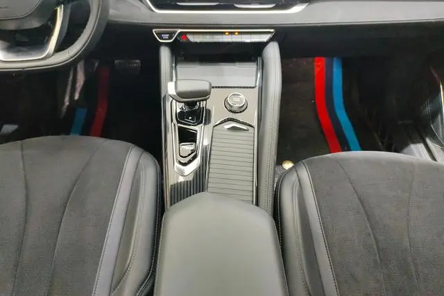 Geely Xingyue L 2.0TD high-power automatic two-wheel drive Skyrim version