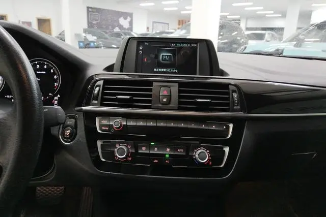 BMW BMW 2 Series (imported) 220i sports design suit
