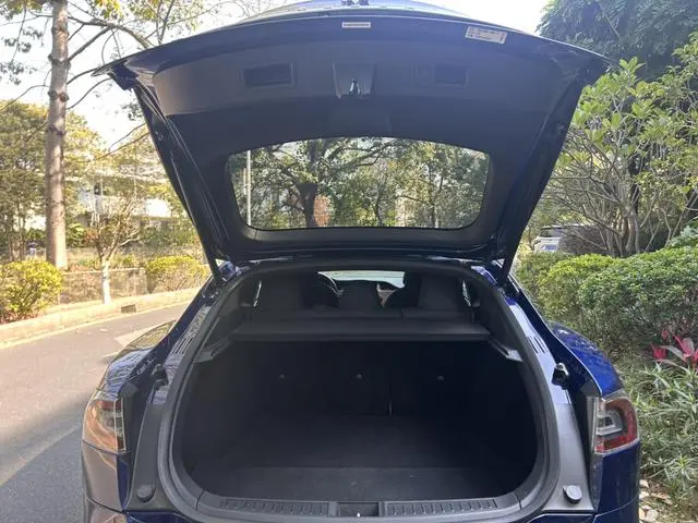 Tesla Model S 75D Standard battery life version