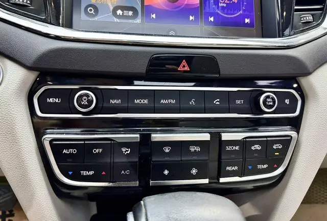 GAC Trumpchi GS8 320T two-wheel drive luxury Zhilian Edition 7 seats