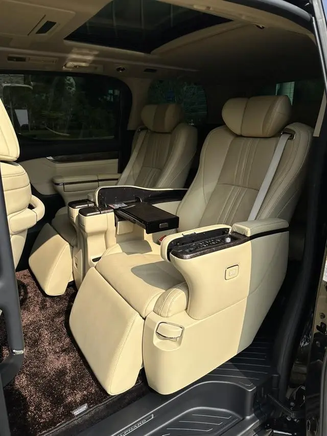 TOYOTA Elfa Dual Engine 2.5L Premium Edition