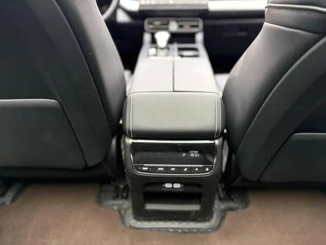 GAC Trumpchi GS8 Dual engine series 2.0TM hybrid two-wheel drive Premium Edition 7-seater