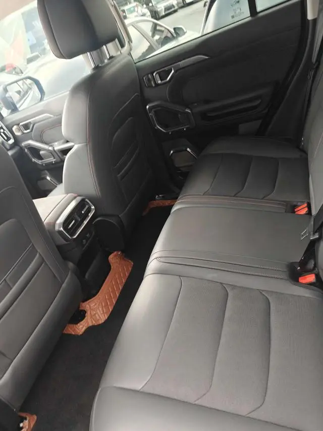 Chery Jetour Jet Traveler 2.0TD four-wheel drive through