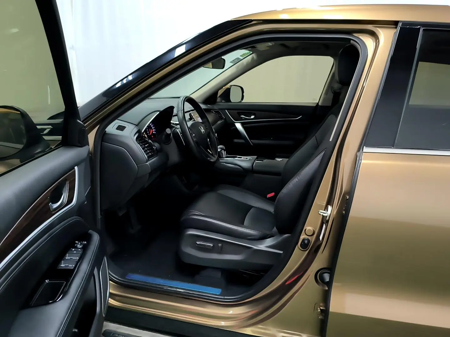 Honda Crown Road 240TURBO two-wheel drive Comfort edition