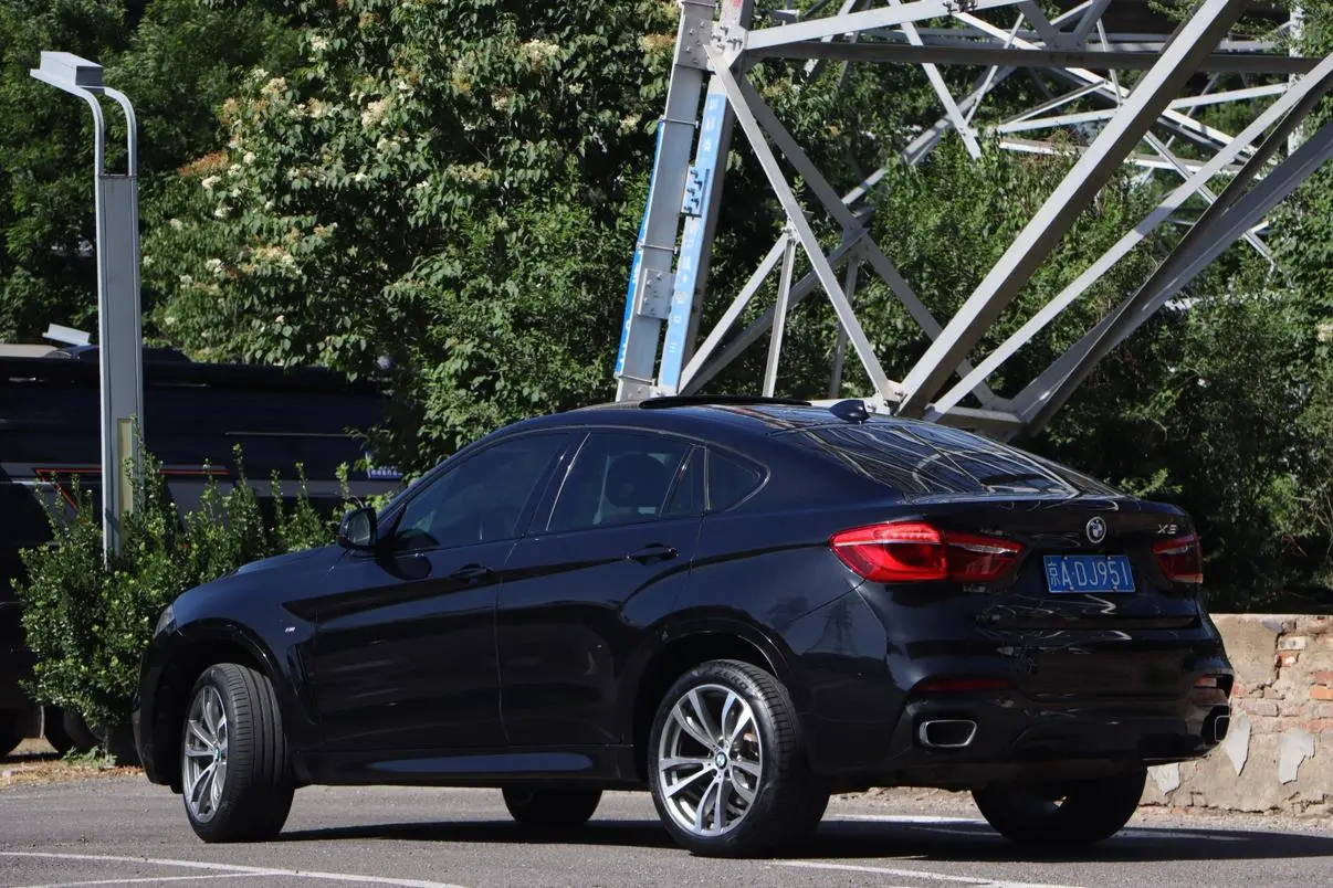 BMW BMW X6 xDrive28i M sports suit
