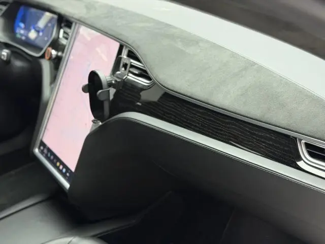 Tesla Model S 75D Standard battery life version