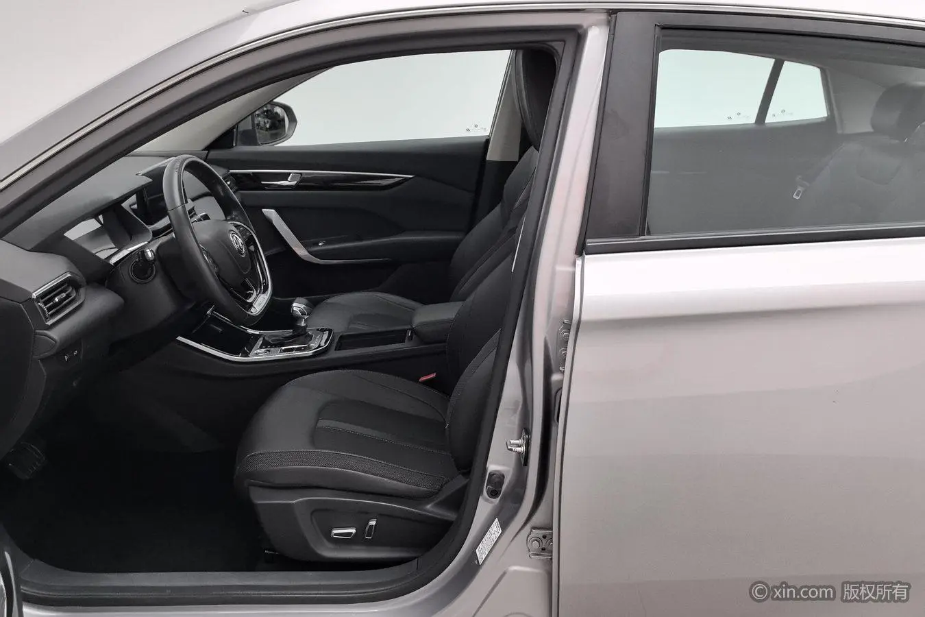 Dongfeng Fengshen Yi Hyun 230T automatic dazzling version