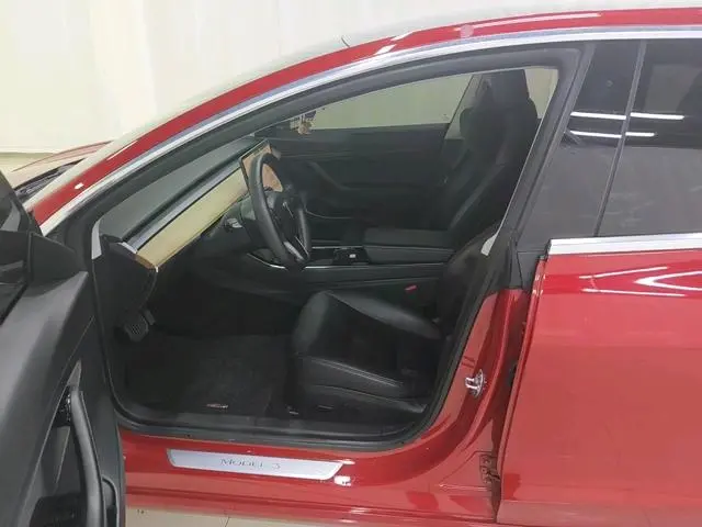 Tesla Model 3 Upgraded version of standard battery life rear drive
