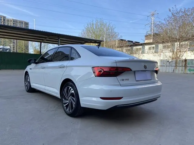 Volkswagen Sagitar 280TSI DSG Flying Edition