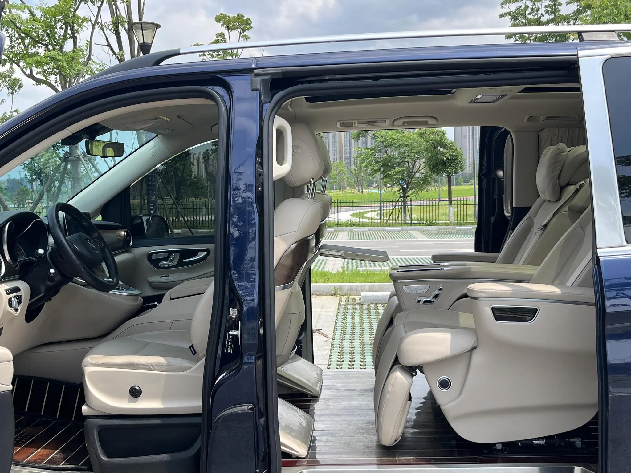 Mercedes-Benz Mercedes-Benz V-class V 260 L Long Wheelbase Premium Edition