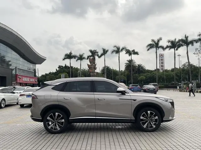 Roewe Roewe eRX5 Super Hybrid Premium Edition