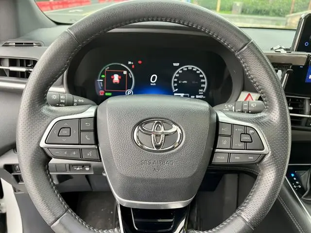 TOYOTA Saina 2.5L Hybrid Extreme Edition