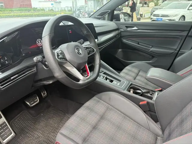 Volkswagen Golf GTI 380TSI DSG GTI
