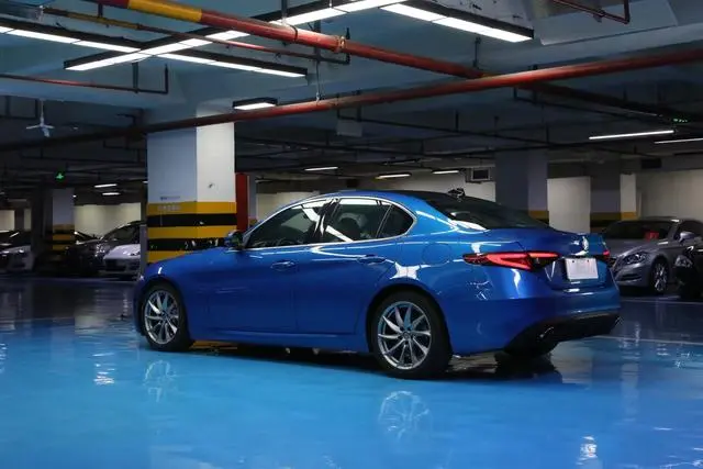 Alfa Romeo Giulia 2.0T 200HP Deluxe Edition