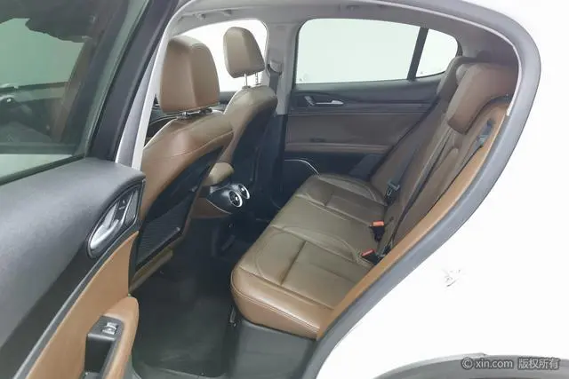 Alfa Romeo Stelvio 2.0T 200HP Elite Edition