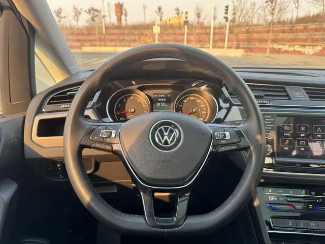 Volkswagen Touran L 280TSI DSG Extension Edition 7 seats