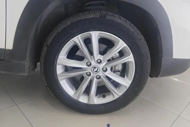 Dongfeng Fengguang Scenery S560 1.8L CVT Elite 7-seater country VI