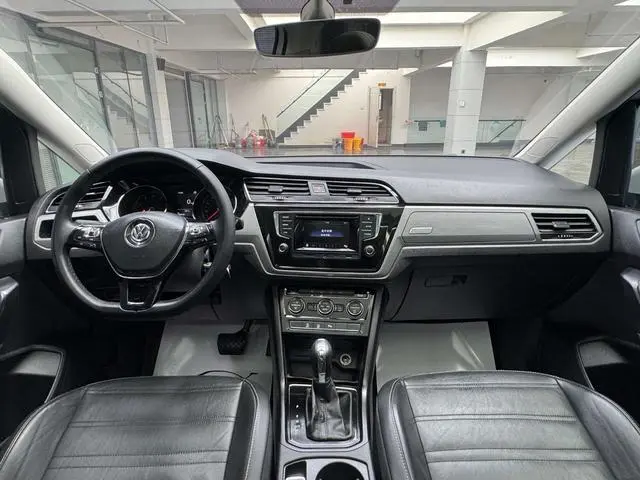 Volkswagen Touran L 280TSI Automatic Shuya Version