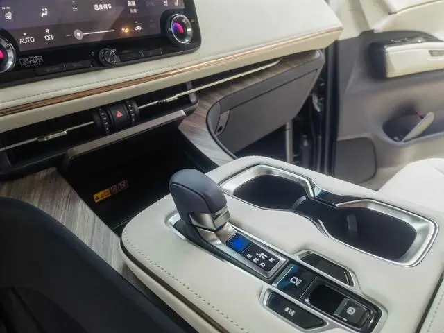 Lexus Lexus LM 500h DIRECT4 six-seater premium edition