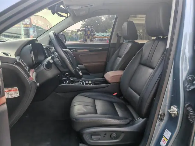 GAC Trumpchi GS8 320T two-wheel drive premium edition 7 seats